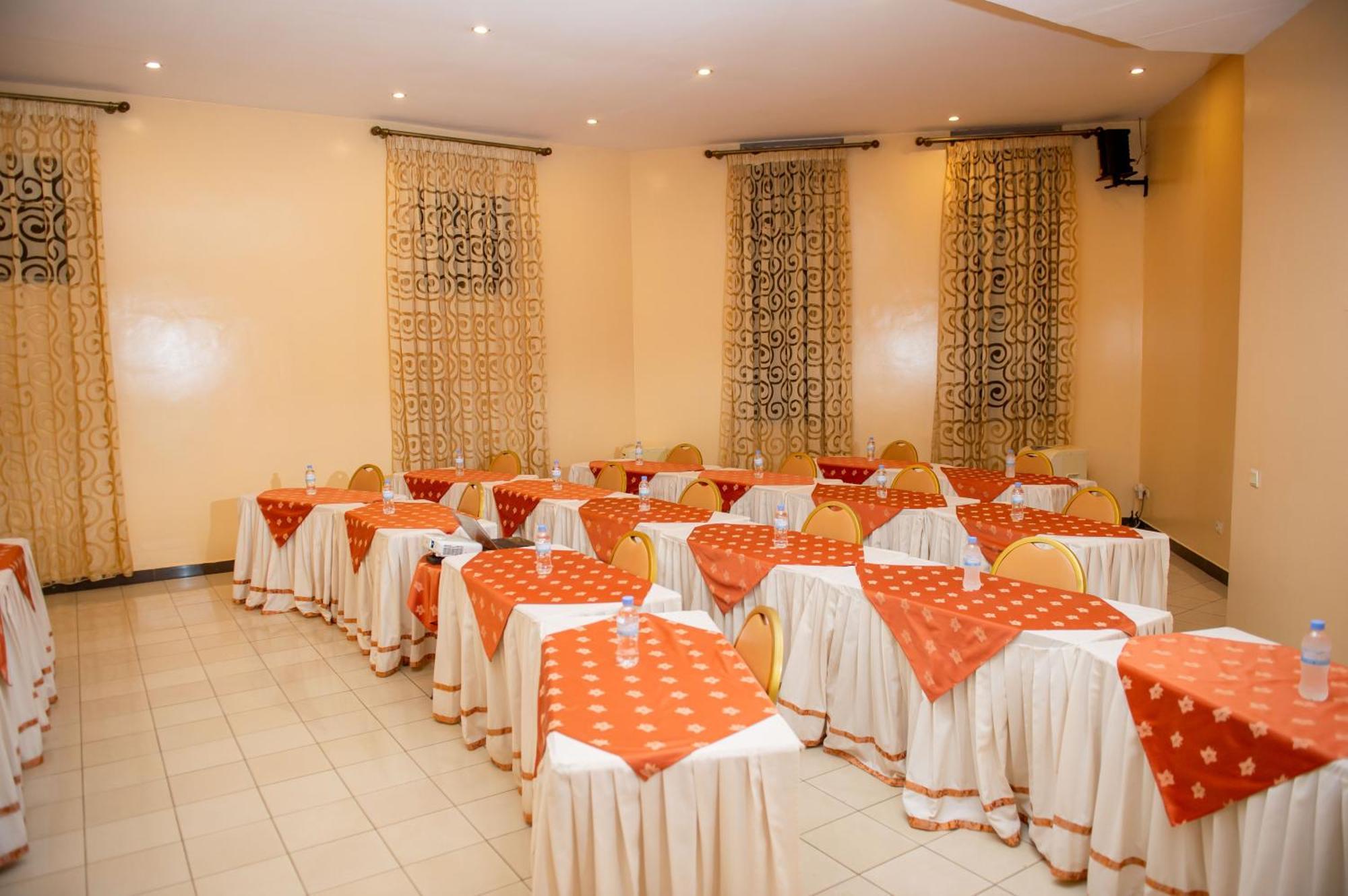 Beausejour Hotel Кигали Екстериор снимка