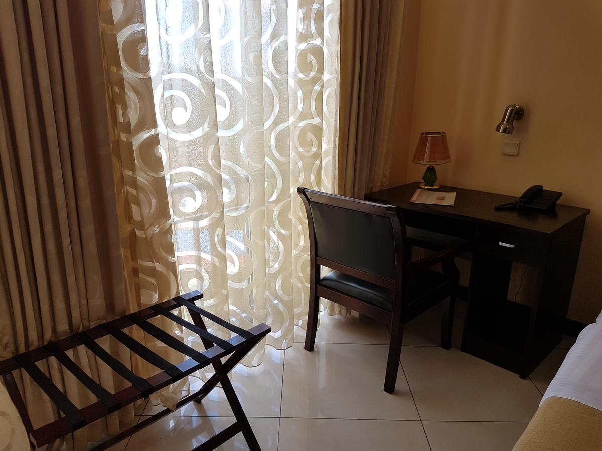 Beausejour Hotel Кигали Екстериор снимка